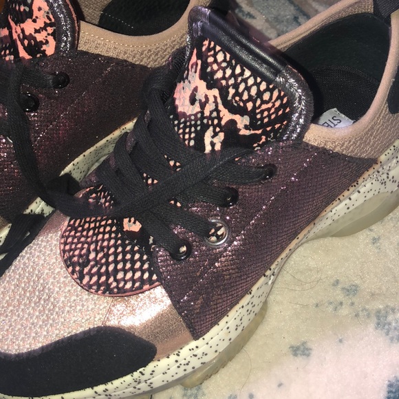 Beautiful Steve Madden sneakers - Picture 4 of 9